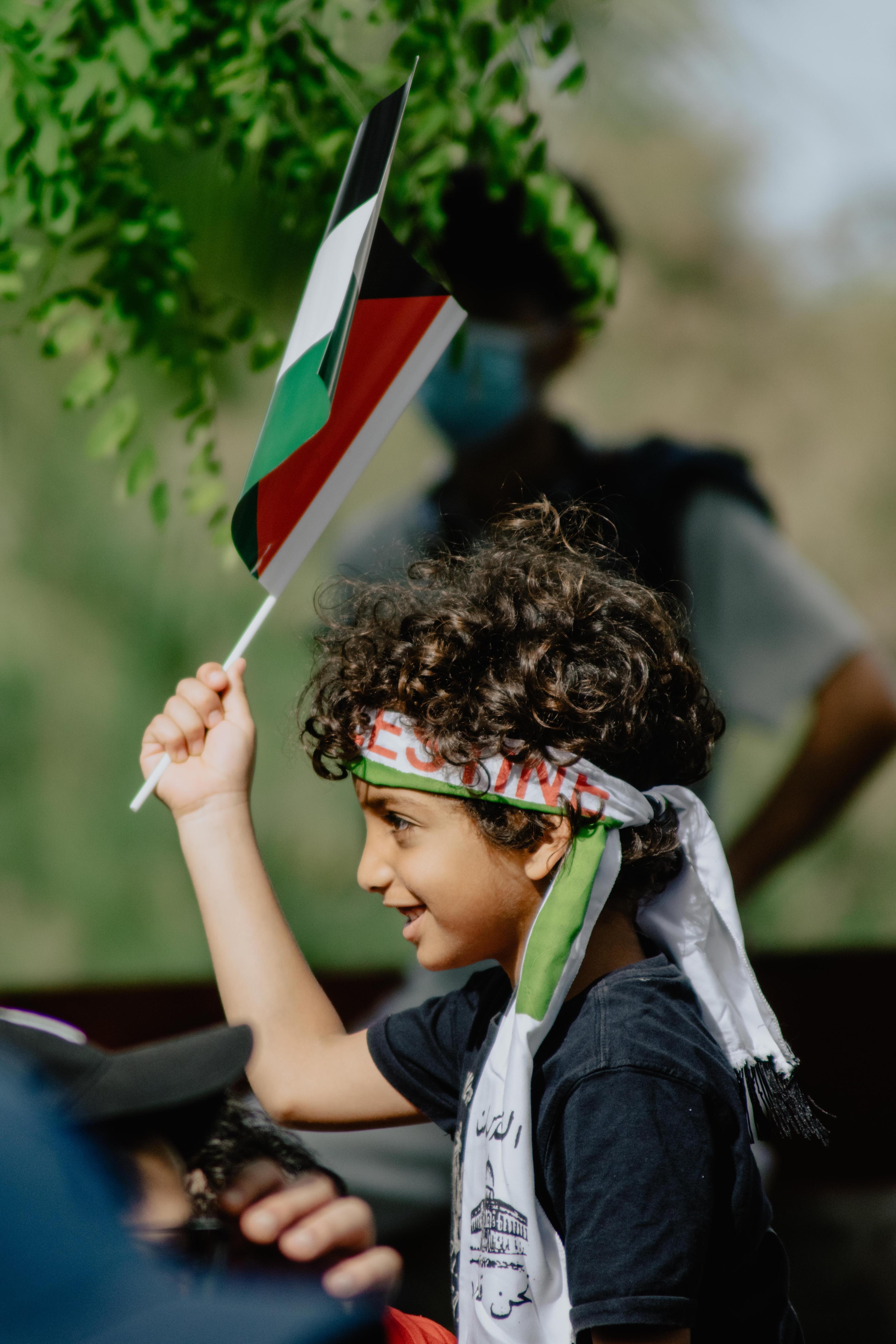
**\
                                                  معتصم حمادة**

**                                                ...