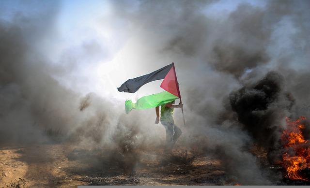 
**الرسمية للتوقف عن دور المراقب**

■ أدانت الجبهة الديمقراطية لتحرير فلسطين، الغزوة البربرية لقوات الاحتلال الإسرائيلي ...