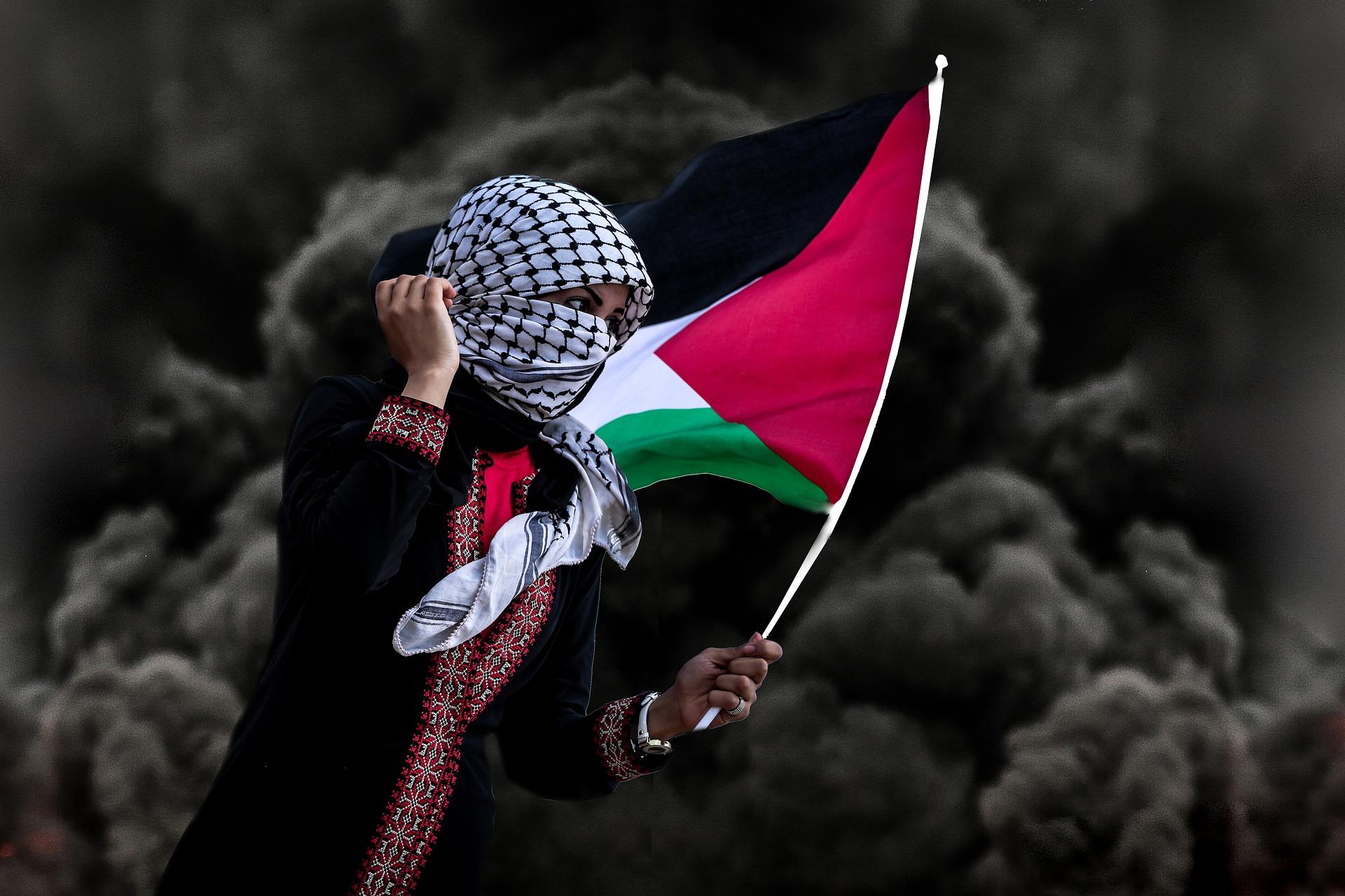 غرق "بينيت" في  الصحراء، وحلقت فلسطين على أجنحة  قرطاج
